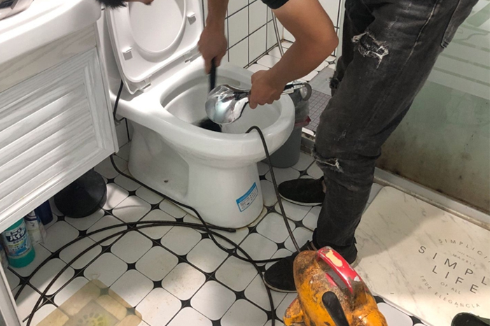 昌乐马桶堵塞自己疏通还是找师傅？专业上门服务让你省时更省心